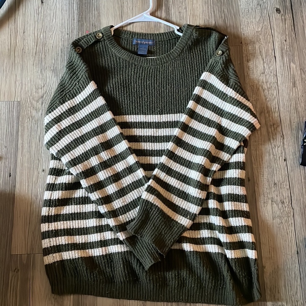 very nice long sleeve knitted sweater very soft